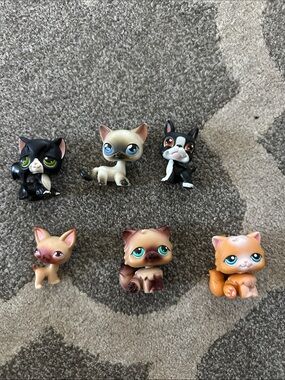Rare Littlest Pet Shop Assorted Kitty & Pup Figures Blue & Green Eyes early 2000